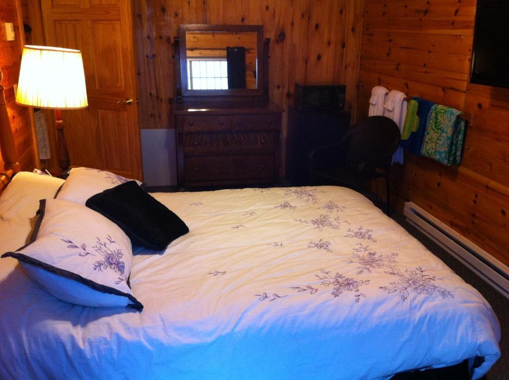 Lake Lauzon Resort Blind River Rom bilde